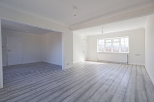 Lounge/Diner- click for photo gallery